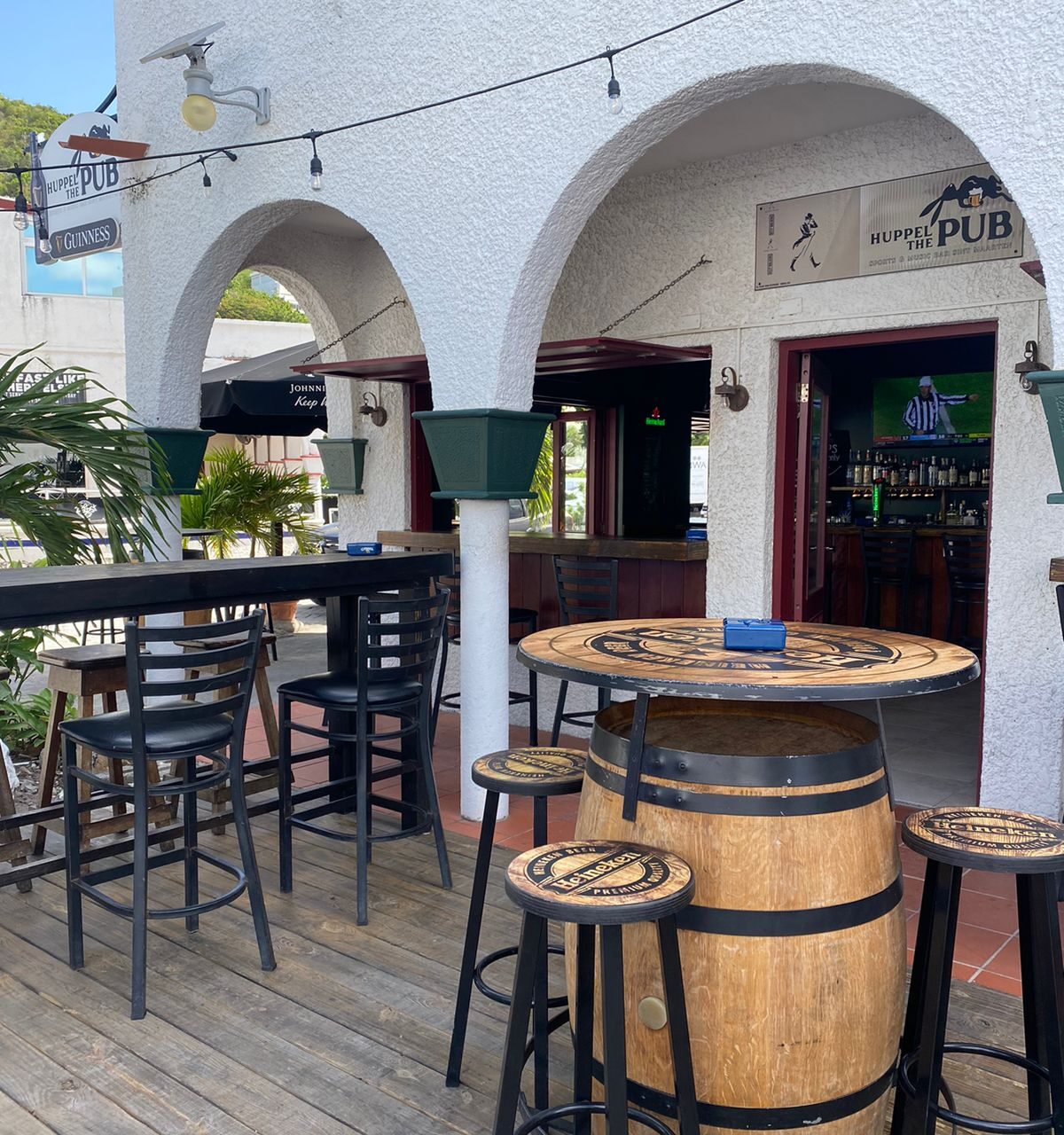 Huppel The Pub, Simpson Bay St Maarten, Music & Sports Bar