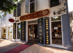 The front side of shop La casa del habano in Philipsburg